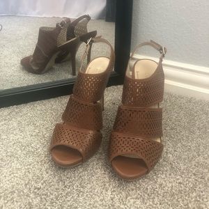 BCBG DRESS SANDALS- size 8/38